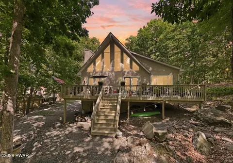 330 W Lakeview Rd, Lackawaxen, PA 18435