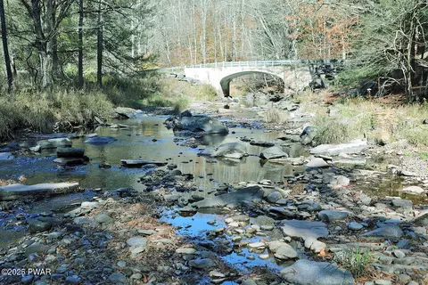 94 Stone Arch Rd, Damascus, PA 18415