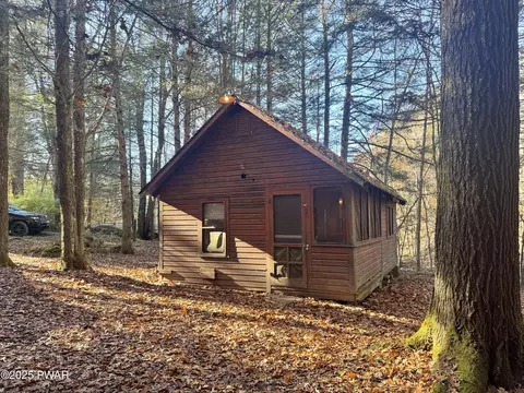 166 High Bridge Rd, Milanville, PA 18443