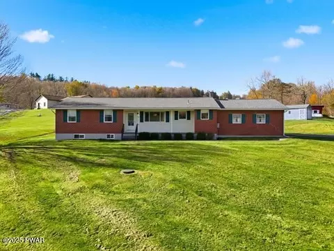 115 School St, Harford, PA 18823