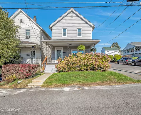 427 E Warren St, Dunmore, PA 18512