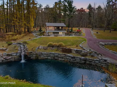 511 Towpath Rd, Hawley, PA 18428