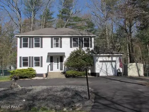 102 Yvonne Ct, Dingmans Ferry, PA 18328