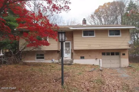 109 Starview Dr, Dingmans Ferry, PA 18328
