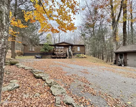 52 Laurel Dr, Honesdale, PA 18431