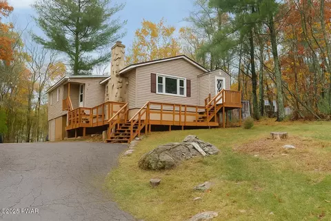 113 Lancet Cir, Dingmans Ferry, PA 18328