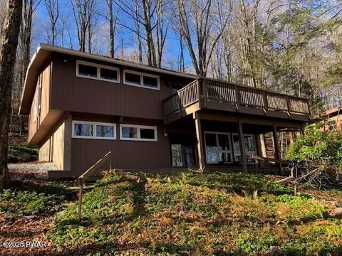 100 N Hemlock Ln, Greentown, PA 18426