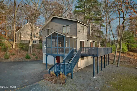 129 Stafford Dr, Bushkill, PA 18324