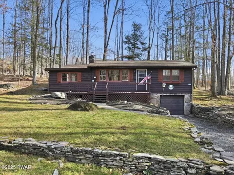 50 Bear Rock Rd, Lake Ariel, PA 18436