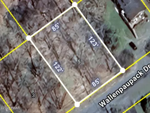 5 Wallenpaupack Dr, Lake Ariel, PA 18436