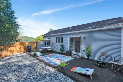 729 High St, Honesdale, PA 18431