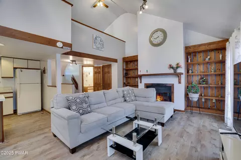 3336 Windermere Dr, Bushkill, PA 18324