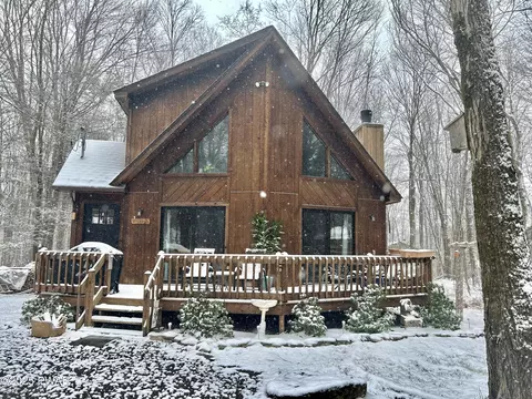 10 Vista Ct, Lake Ariel, PA 18436