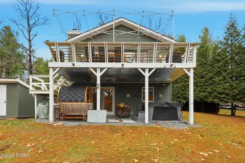 108 Bugle Ct, Lackawaxen, PA 18435