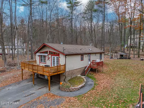 135 Cornflower Ln, Milford, PA 18337