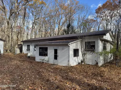 39 Deer Park Ln, Hawley, PA 18428