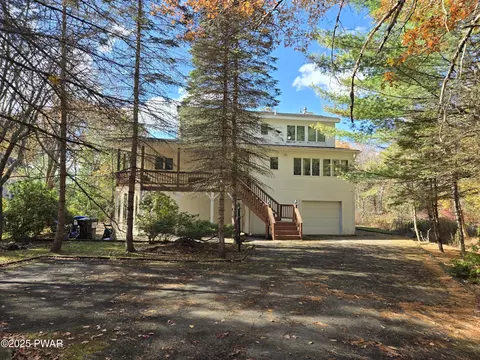 410 Canoebrook Dr, Lords Valley, PA 18428