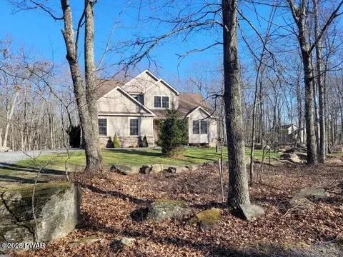 1191 Acacia Dr, Hawley, PA 18428