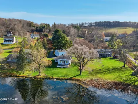 560 Johnson Ln, Honesdale, PA 18431