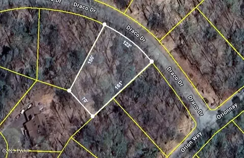 61 Cygnus Rd, Lake Ariel, PA 18436