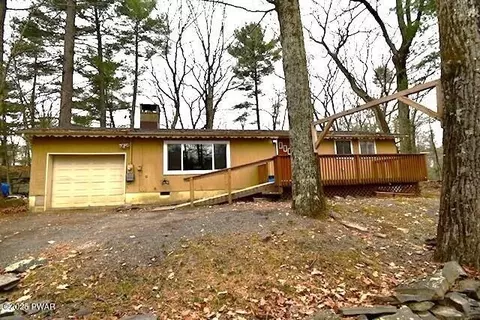 125 Deer Trl, Dingmans Ferry, PA 18328