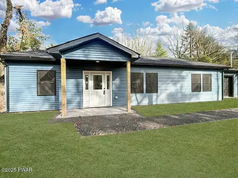 136 Iroquois Rd, Shohola, PA 18458