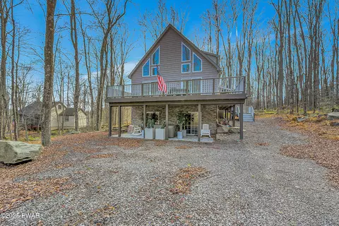 703 Woodridge Dr, Lake Ariel, PA 18436