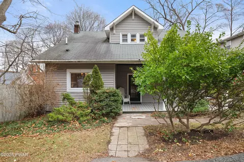 407 Wangum Ave, Hawley, PA 18428