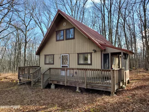 166 Lower Lakeview Dr, Hawley, PA 18428