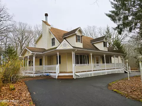 119 Village Ln, Lords Valley, PA 18428