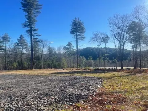 122 Skyview Ln, Milford, PA 18337