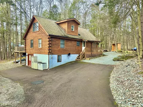 1008 Blue Spruce Ln, Lake Ariel, PA 18436
