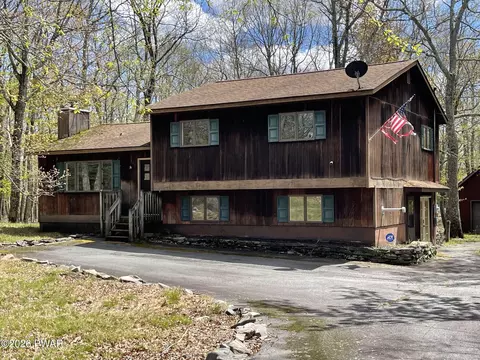 225 Wild Meadow Dr, Milford, PA 18337