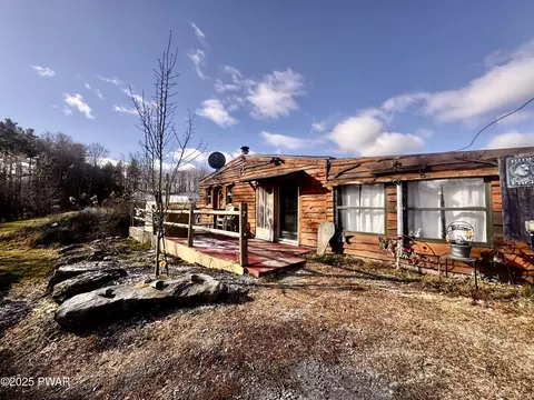 233 N Smith Rd, Waymart, PA 18472