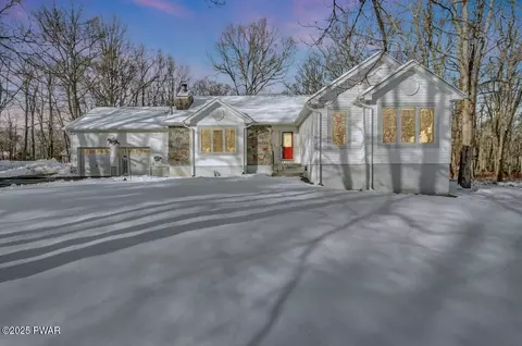 204 Lincoln Dr, Lords Valley, PA 18428