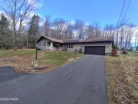 46 N 4th St, Gouldsboro, PA 18424