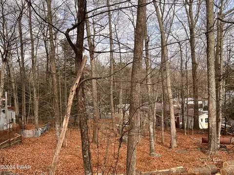172 Granite Dr, Greentown, PA 18426