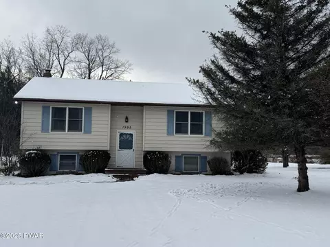 1995 Creek Dr, Waymart, PA 18472