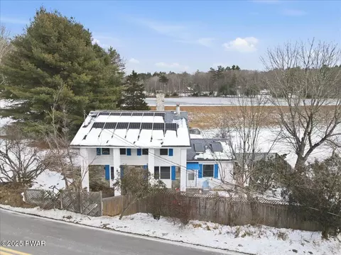 360 Park Rd, Dingmans Ferry, PA 18328