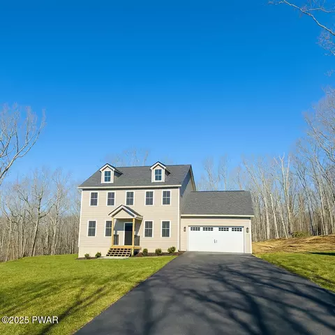 160 Tan Oak Dr, Milford, PA 18337