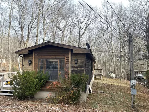 236 Well Rd, Greeley, PA 18425