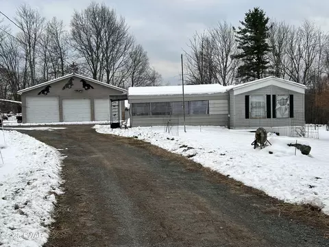223 Daniels Rd, Hawley, PA 18428