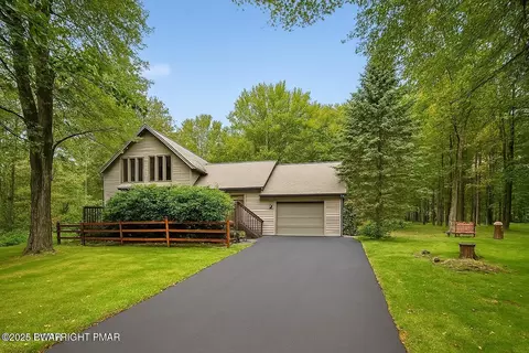 146 Arrowhead Circle Cir, Newfoundland, PA 18445