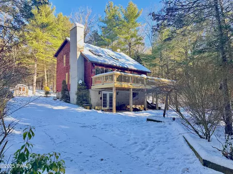 205 Christopher Way, Hawley, PA 18428