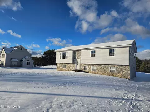 1732 Sun Valley Drive Dr, Blakeslee, PA 18610