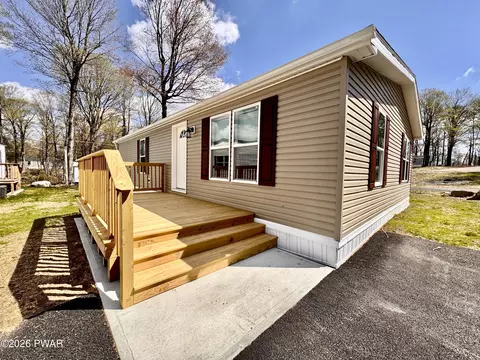 120 Middle Rd, Greentown, PA 18426
