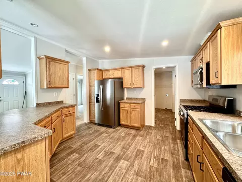120 Middle Rd, Greentown, PA 18426