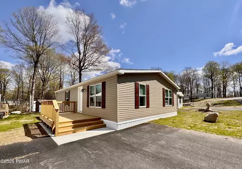 120 Middle Rd, Greentown, PA 18426