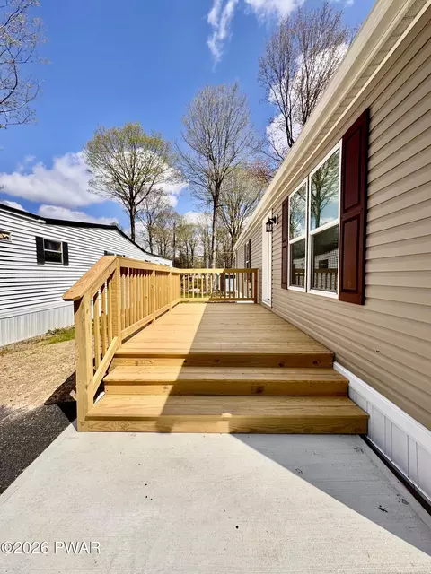 120 Middle Rd, Greentown, PA 18426