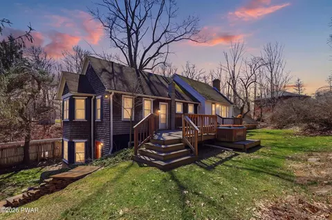 2457 Airport Rd, Clifford Township, PA 18421